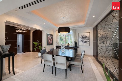 Villa de 4 dormitorios en Jumeirah Islands, UAE No. 210700 13