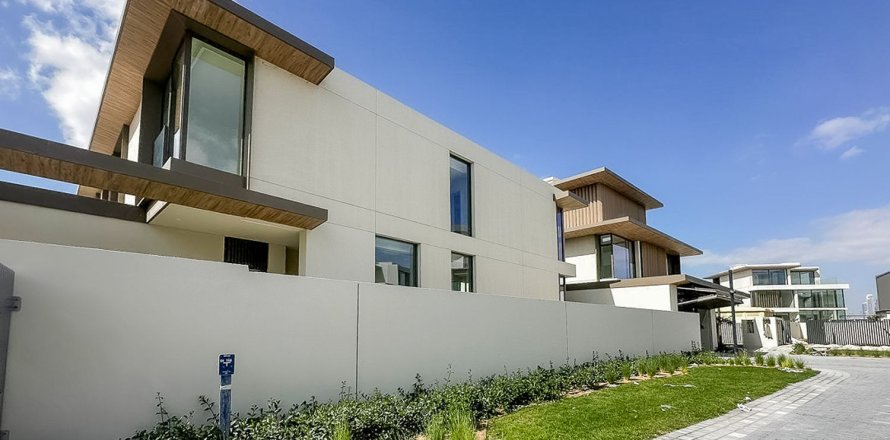 3 bedrooms Villa in Dubai, UAE No. 195106