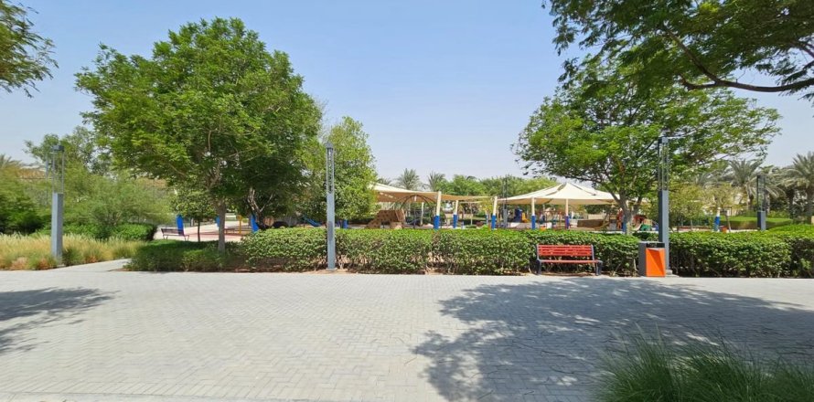 Appartement de 2 chambres à Dubai, UAE No. 207952