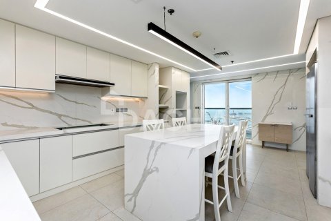 Пентхаус с 3 спальнями в Emirates Crown, ОАЭ №155747 4