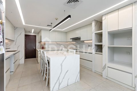 Пентхаус с 3 спальнями в Emirates Crown, ОАЭ №155747 5