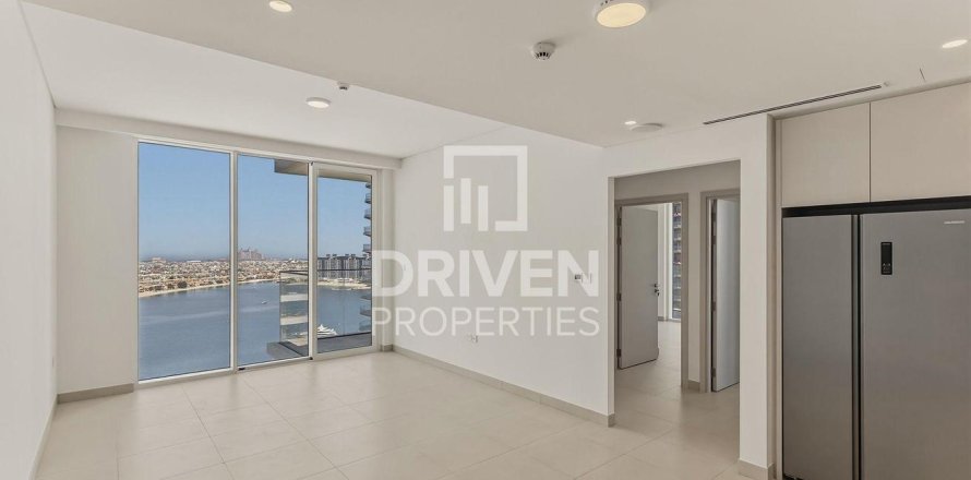 Квартира с 2 спальнями в EMAAR Beachfront, ОАЭ №192427