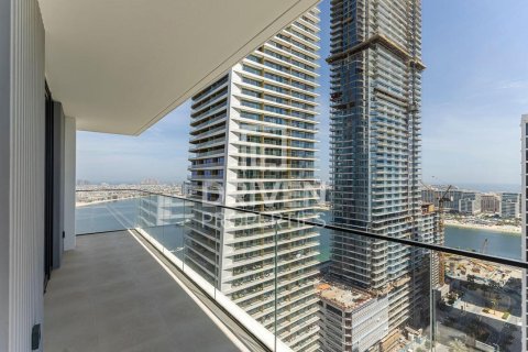 Квартира с 2 спальнями в EMAAR Beachfront, ОАЭ №192427 15
