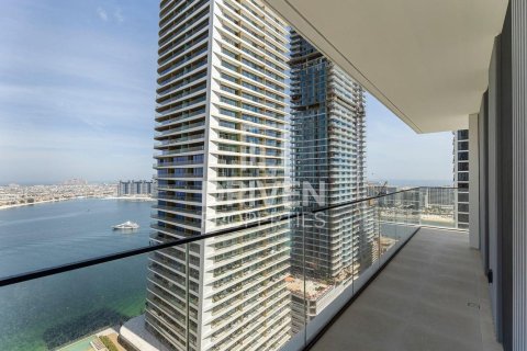 Квартира с 2 спальнями в EMAAR Beachfront, ОАЭ №192427 16