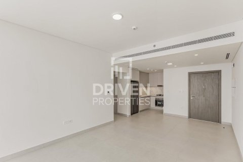 Квартира с 2 спальнями в EMAAR Beachfront, ОАЭ №192427 4