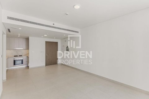 Квартира с 2 спальнями в EMAAR Beachfront, ОАЭ №192427 5