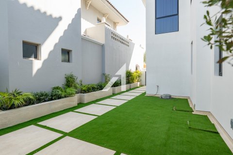 6 bedrooms Villa in Garden Homes, UAE No. 144060 19