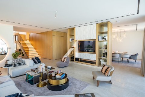 6 bedrooms Villa in Garden Homes, UAE No. 144060 4