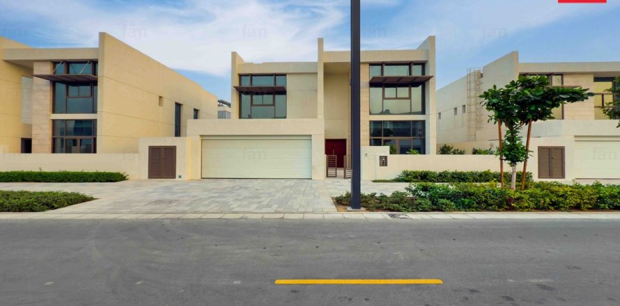 Вилла с 4 спальнями в Дубай, ОАЭ №117706