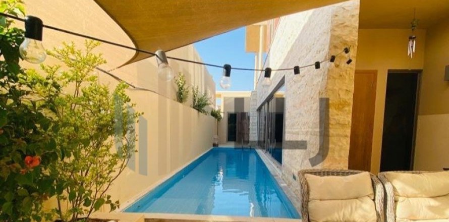 Вилла с 5 спальнями  №131519