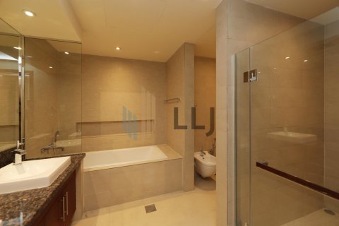 Квартира с 3 спальнями  №131517 15