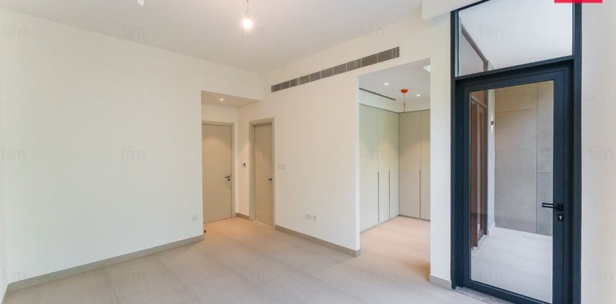4 bedrooms Villa in Dubai, UAE No. 203291