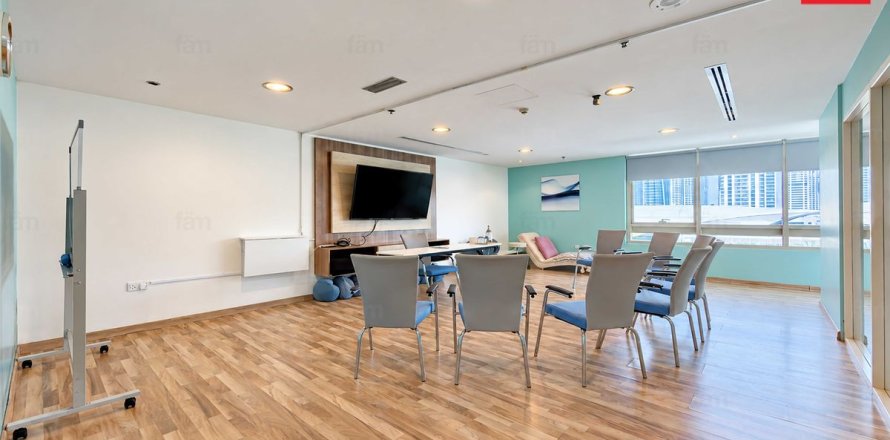 107.4m² Office in Dubai, UAE No. 210773