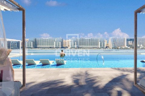 Appartement de 4 chambres à EMAAR Beachfront, UAE No. 201379 4