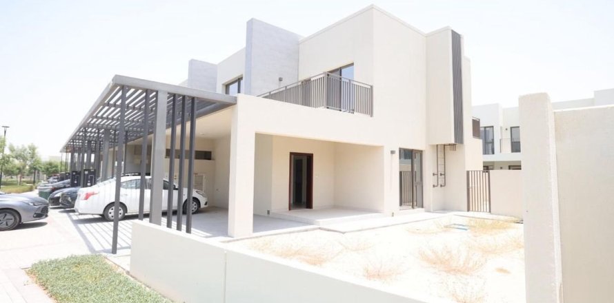 4 bedrooms Townhouse in Dubai, UAE No. 101264