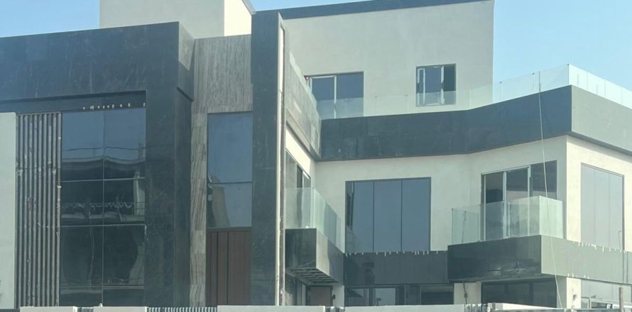 6 bedrooms Villa  No. 119696