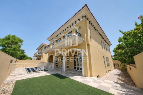 Villa de 5 dormitorios en The Villa, UAE No. 204637