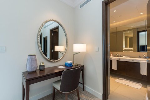 Квартира с 2 спальнями в The Address Residence Fountain Views, ОАЭ №89690 16