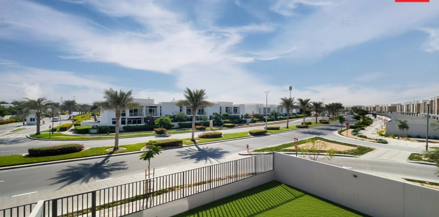 4 bedrooms Townhouse in Dubai, UAE No. 148663