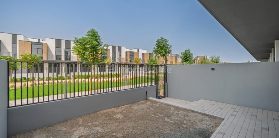 3 bedrooms Villa in Mudon, UAE No. 141150