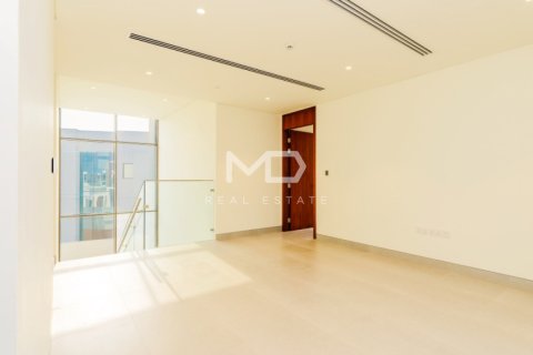4 bedrooms Villa in Abu Dhabi, UAE No. 43903 17