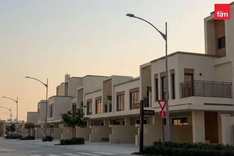4 bedrooms Townhouse in Dubai, UAE No. 168120 3