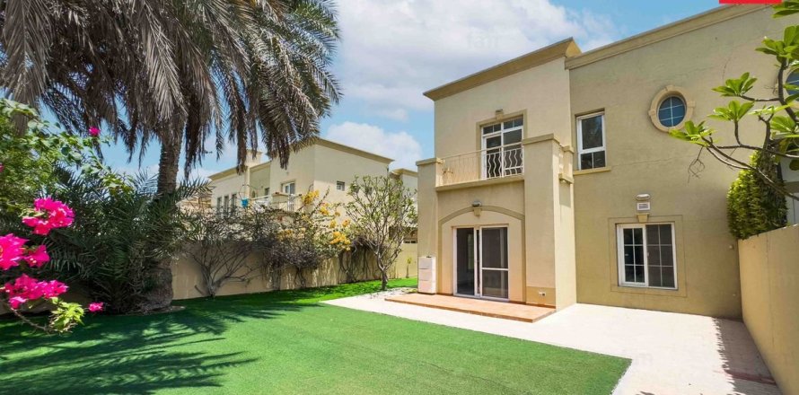 3 bedrooms Villa in Dubai, UAE No. 134202