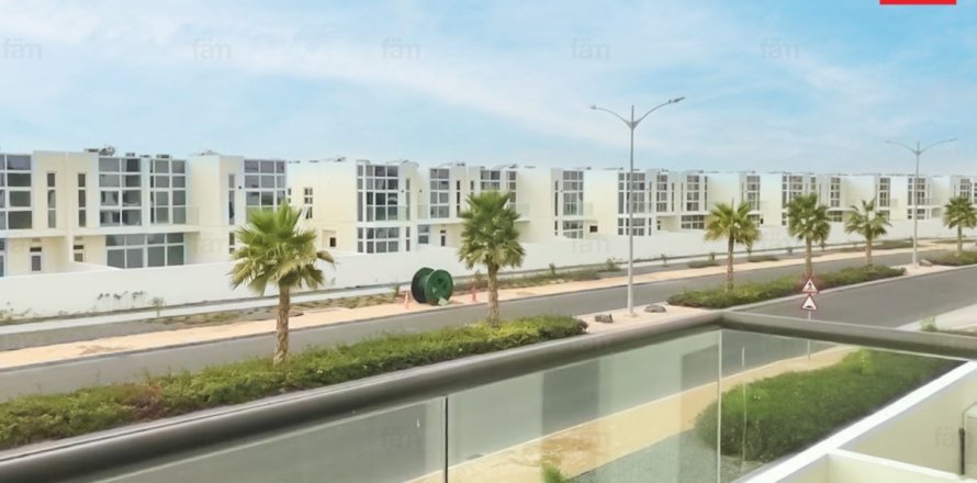 3 bedrooms Villa in Dubai, UAE No. 116762