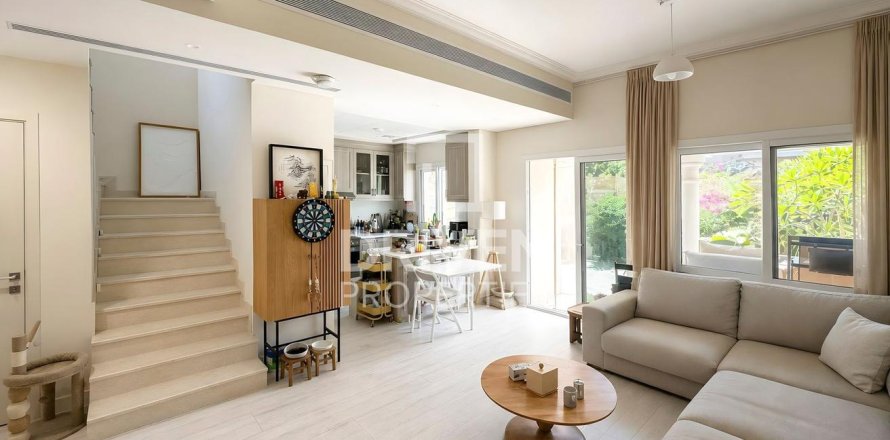 2 bedrooms Villa in Bella Casa, UAE No. 198776