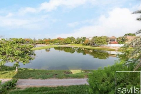 Вилла с 4 спальнями в Jumeirah Islands, ОАЭ №136382 5