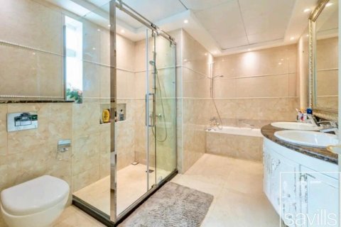 Вилла с 4 спальнями в Jumeirah Islands, ОАЭ №136382 3