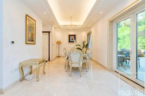 Вилла с 4 спальнями в Jumeirah Islands, ОАЭ №136382 6