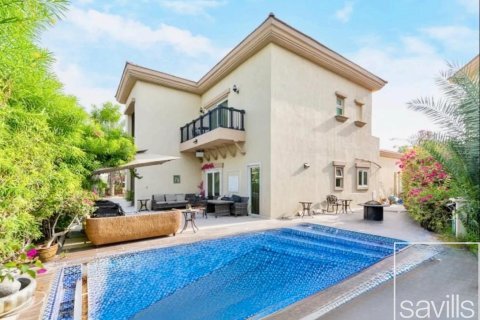 Вилла с 4 спальнями в Jumeirah Islands, ОАЭ №136382 12
