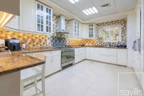 Вилла с 4 спальнями в Jumeirah Islands, ОАЭ №136382 9