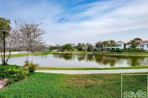 Вилла с 4 спальнями в Jumeirah Islands, ОАЭ №136382