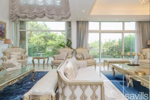 Вилла с 4 спальнями в Jumeirah Islands, ОАЭ №136382 10