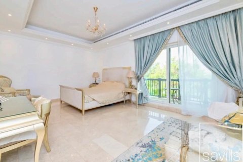Вилла с 4 спальнями в Jumeirah Islands, ОАЭ №136382 8