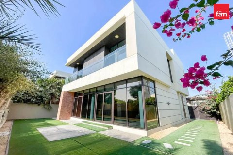 5 bedrooms Villa in Dubai, UAE No. 168219