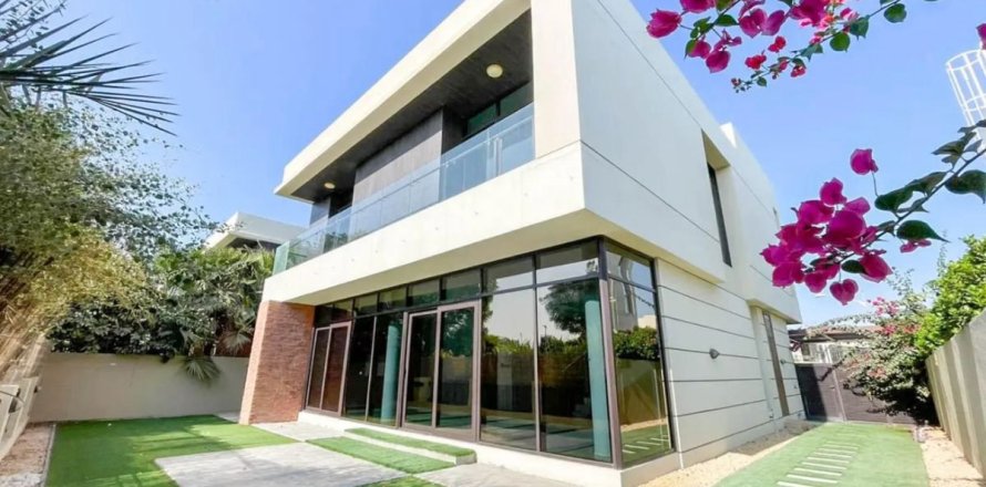 5 bedrooms Villa in Dubai, UAE No. 168219