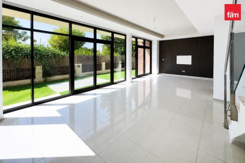 5 bedrooms Villa in Dubai, UAE No. 168219 3