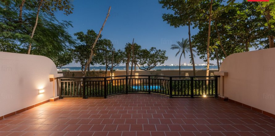 Квартира с 2 спальнями в Пальма Джумейра, ОАЭ №141441