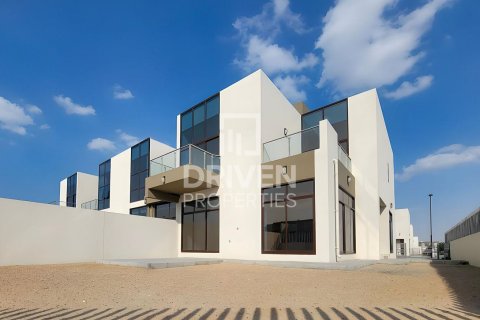 Вилла с 4 спальнями в District 11, ОАЭ №209664