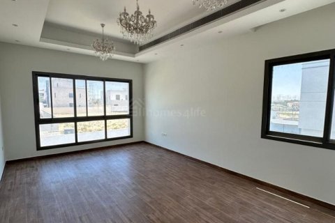 Вилла с 4 спальнями в Аль-Хаваниж, ОАЭ №160327 8