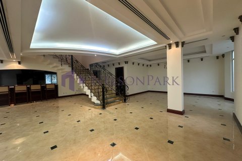 5 bedrooms Villa in Doha, Qatar No. 58024 7