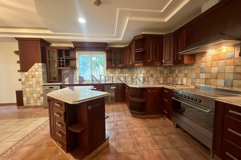 5 bedrooms Villa in Doha, Qatar No. 58024 9