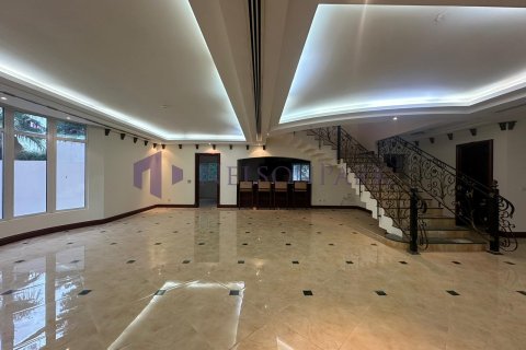 5 bedrooms Villa in Doha, Qatar No. 58024 1