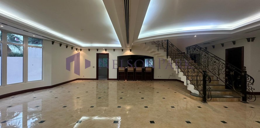 5 bedrooms Villa in Doha, Qatar No. 58024
