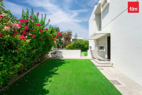 3 bedrooms Townhouse in Dubai, UAE No. 161877 11