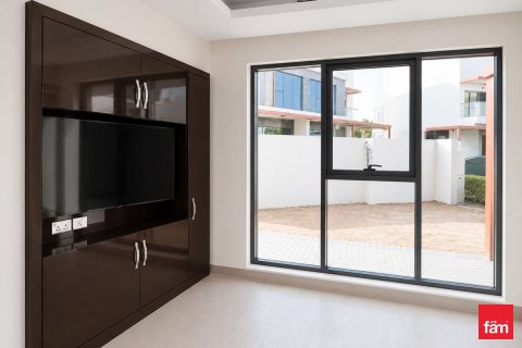 6 bedrooms Villa in Dubai, UAE No. 166243 5