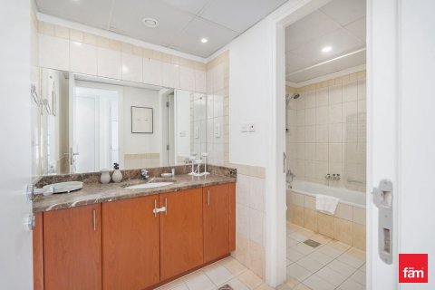 3 bedrooms Villa in Dubai, UAE No. 166241 7